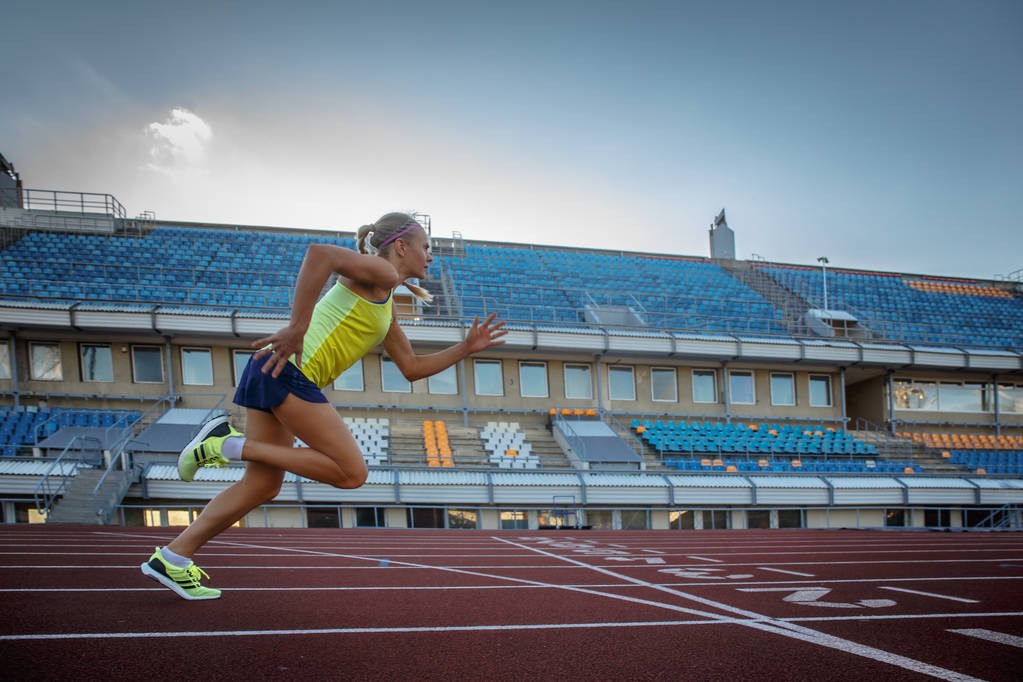 [@footballontnt] #MUFC 来源：Stretford Paddock🚨🎙️鲁本·阿莫里姆谈及与利兹联的 rivalry：俱乐部每个人都在谈论这个话题，但我必须专注于如何在赛场内帮助球员。
